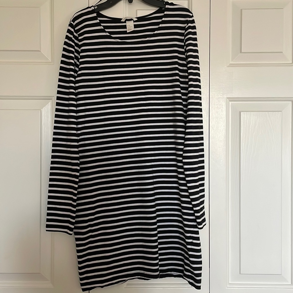 H&M Long Sleeve Black and White Striped Dress
